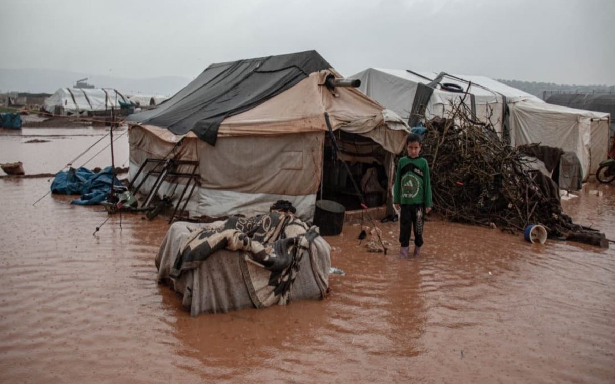 Miles de desplazados internos sirios afectados por las fuertes inundaciones